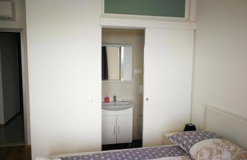 Villa Confido - Luxury 3BR Apartment with Private Pool near Trogir - Photo 51