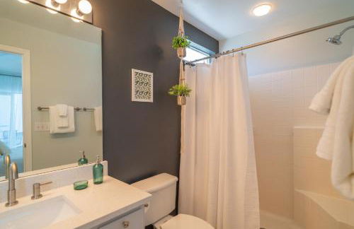 Stylish Villa Retreat with Pool - Photo 26