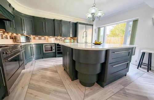 Oceanfront 4BR Beach Retreat - Foto 4