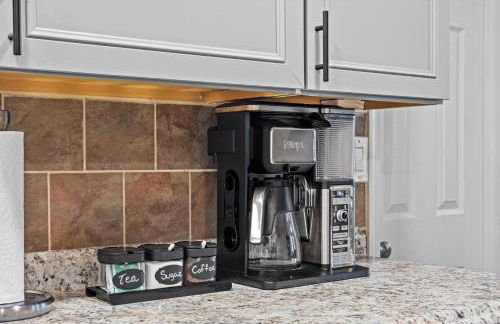 Pocono Lake Escape, includes Golf Cart, Firepit - Foto 16