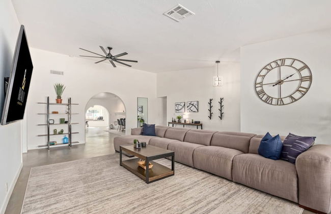 5BR Resort-style Oasis 2 Primary s Cabana Gameroom - Photo 7