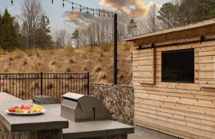 Landing Stylish 1BD Pool Clubhouse - Photo 27