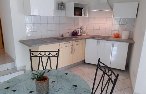 Appartement rez de chaussée avec terrasse et jardin à Tence - Foto 8