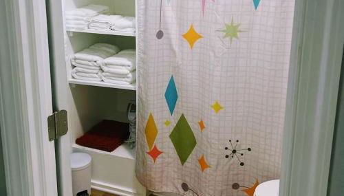 Kitchen, Laundry & Fenced Yard - Foto 4, towels, Shower