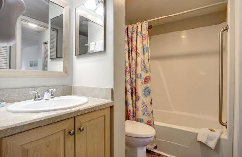 Beachfront with a pool at Ocean Trillium Condo ~ 101 - Foto 14