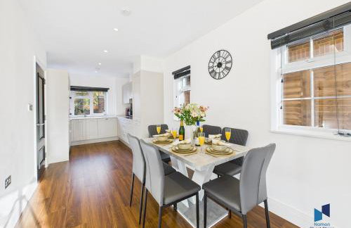 Luxurious 4-Bed Home, Sleeps 12, Free Parking - Foto 16