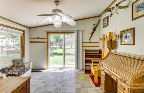 Waterfront Family Home with Yard on Portage Lake - Foto 9