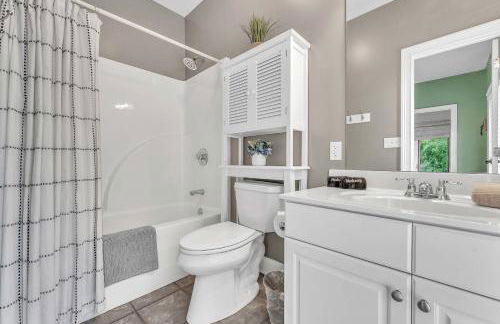 The Retreat at Wildwood - Hot Tub Theater & Deck - Foto 17