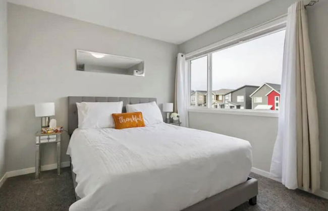 Luxury Modern Home - Livingstone - Photo 3