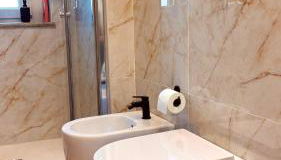 Caldo bilocale con metro sotto casa - Foto 4