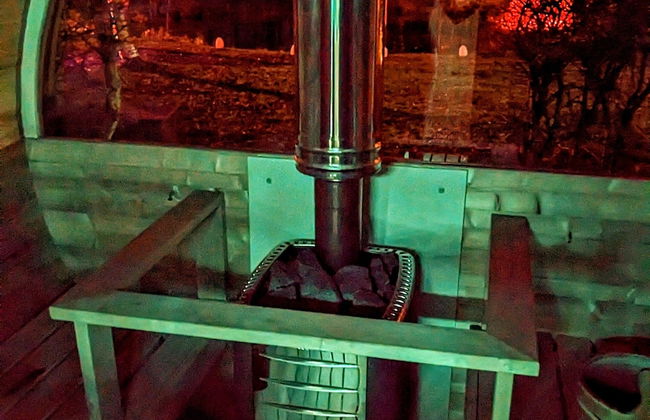 Owl Lodge With Hot Tub and Massage Treatments - Photo 15