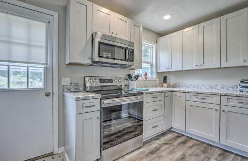 Steps to Lake Cheerful Camdenton Cottage! - Photo 6