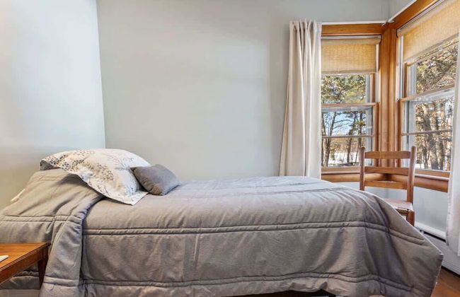 Bayview Beach Cottage For 4! - Photo 7