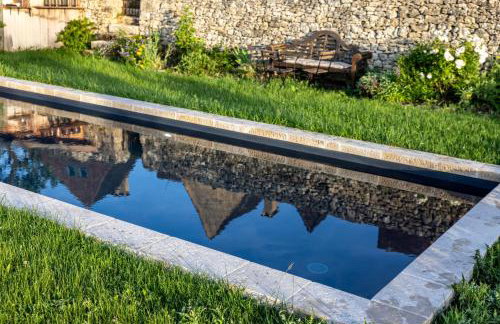 Demeure XVIIe Vue 5 châteaux Piscine au sel - Photo 3