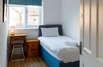 5 Bed Townhouse with Garden & Parking by BrumStay UK - Foto 18