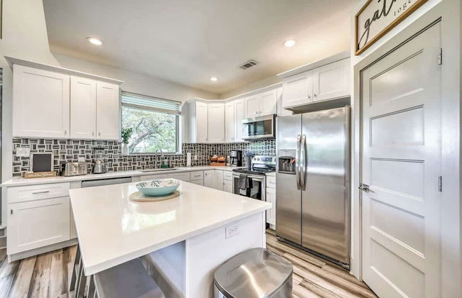 Upscale 5BR Home on Lake Travis With Hottub & Lake Views - Foto 14