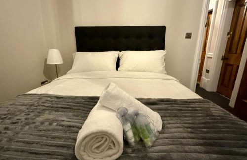 Large Luxury 4 bedroom home with parking - Foto 54