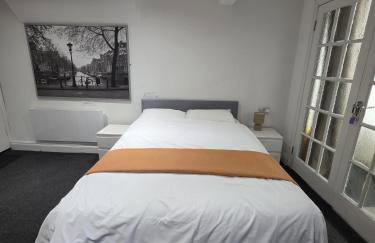 Spacious 3-Bedroom Apartment Near Stratford, 1 Minute From Train Station - Foto 8