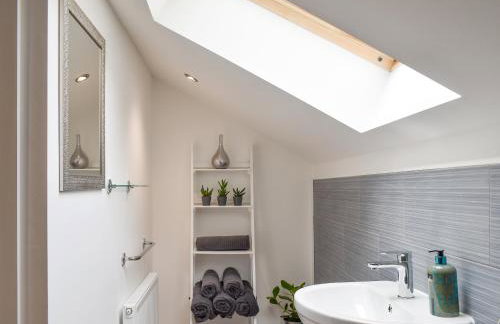 Perivale Lodge - Photo 14