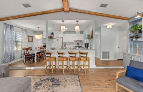 Fanta Sea - Private Seasonal Hot Tub, Game Room, Walk to Beach, Pets OK, & More! - Foto 4