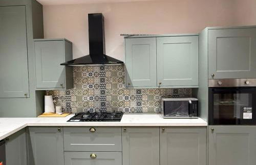 Large Luxury 4 bedroom home with parking - Foto 30