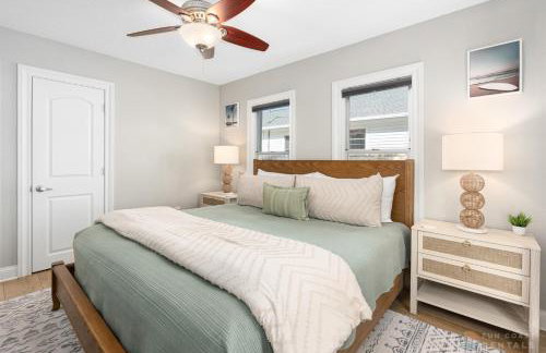 Adorable Dog Friendly Home with Fenced Yard, Office, STEPS to Canal & Hospital! - Foto 18