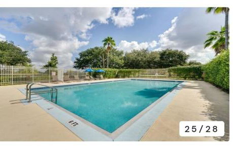 Spacious 3 bedroom pool home with lake view - Foto 18