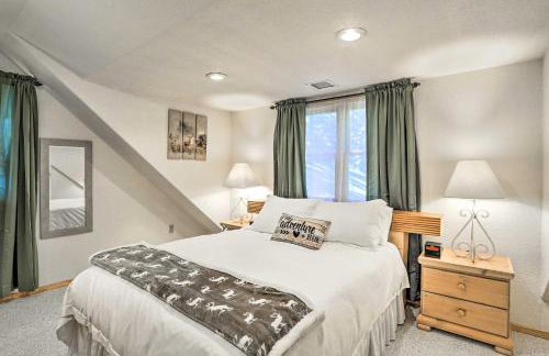 Bayfield Cabin with Wraparound Deck and Fire Pit - Foto 19