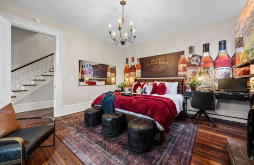 Bourbon-themed home w arcade & hot tub for groups - Foto 35