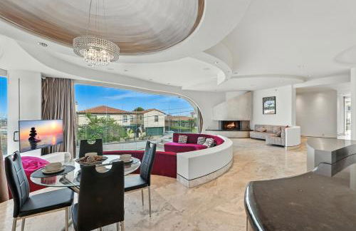 The Wave House! Custom Gem with Panoramic Views, Fire Pit, BBQ, Pool Table - Foto 60