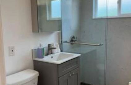 New 2BR Home w Parking Laundry in 580-80 - Foto 9