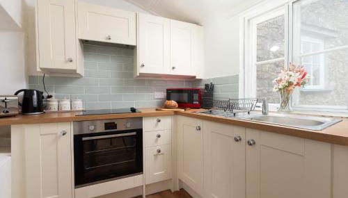 Upper Instow Beach Cottage - Photo 3