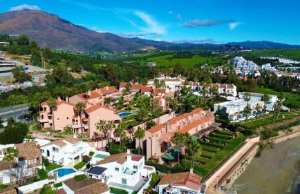 No10 - Beachfront Estepona close to port, 2 bedroom, 2 bathroom, sleeps 5 - Photo 58