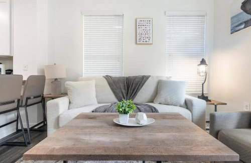 Landing Stylish 2BD Gym Clubhouse - Photo 14