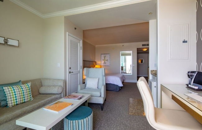 Fontainebleau Tresor Bay/ocean View Junior Suite 1 Bedroom Hotel Room - Photo 5