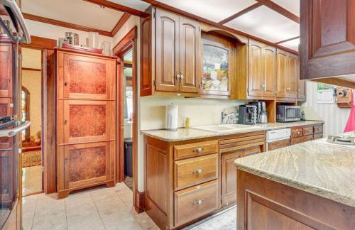 Dalton Retreat w Deck, Fire Pit and 6 Smart TVs - Foto 12