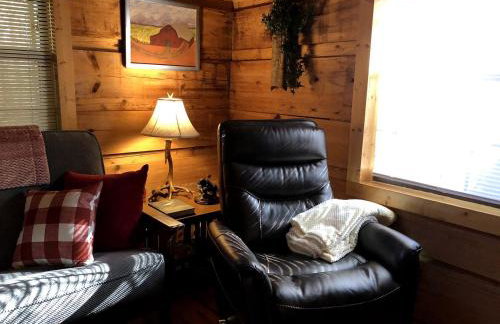 Romantic Log Cabin with Hot Tub near Cherokee National Forest, Tennessee - Foto 38