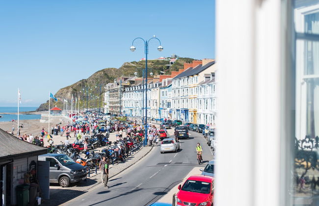 Ar Lan Y Mor Seaside Apartment - Photo 23