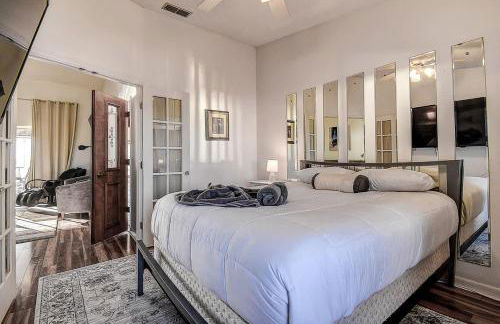 Family Waterfront 4BR Home Heated Pool Private Pier - Photo 33