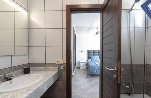 Luxury 3-bedroom villa with heated private pool - in Marina Rubicon, Playa Blanca, Lanzarote - Foto 12