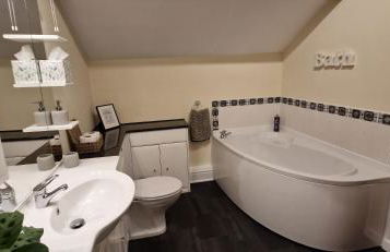 Two bedroom character cottage - Photo 19