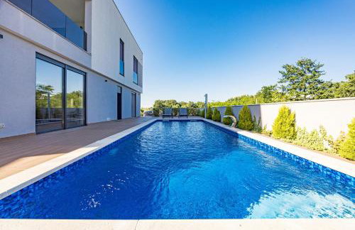 Villa Pinus - Private Pool, Jacuzzi, Game Room - Foto 1