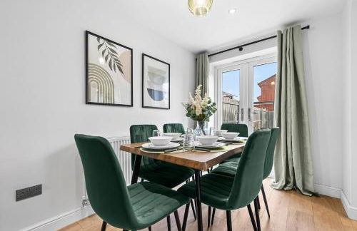 Modern 3-Bed Home, Super King Beds, Drive Parking - Foto 7