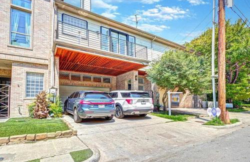 Luxury Oak Lawn Home | Game Room, Parking, Balcony - Foto 33