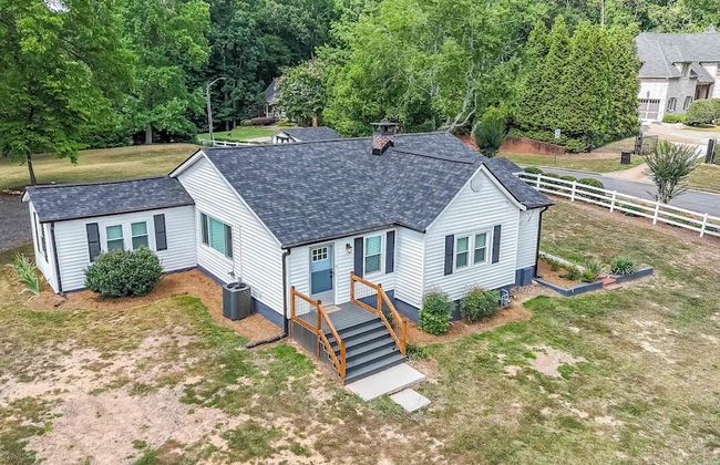 Kennesaw Cottage - Photo 1