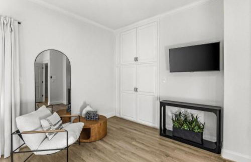 The LUX at West Event & Stay, Pool, Golf & Pickle - Foto 31