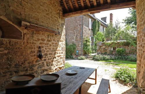 Maison historique du 15ème siècle avec jardin à La Carneille - FR-1-497-135 - Foto 27