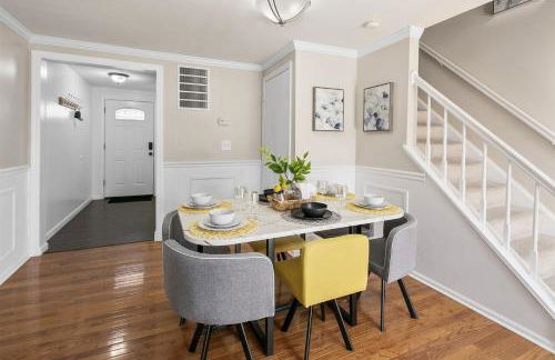 3BR TH 40 Mins from DC, Pets OK, Fenced Yard - Foto 8