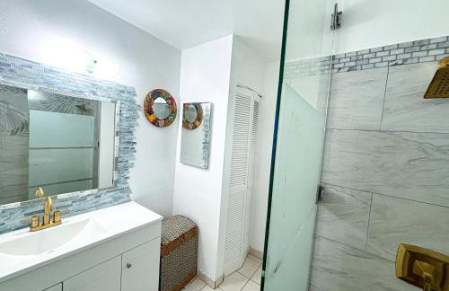 Blue ocean views, AC, 2B2B, Pool, 2 Min Magic sands Beach - Foto 17