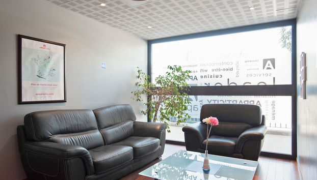 Coin salon dans le hall